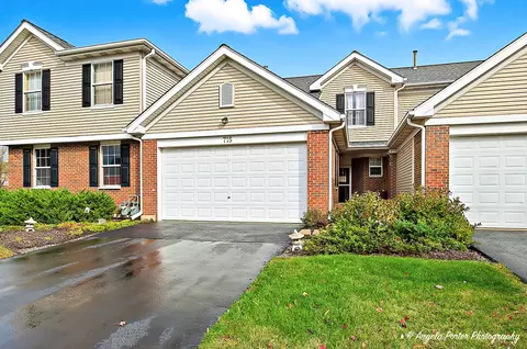 715 Legend Ln #715, Mchenry, IL 60050