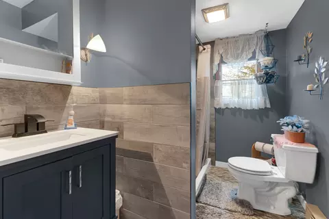 Bath - 1007 W Corning Rd, Beecher, IL 60401 photo 1 of 2