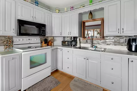 Kitchen - 1007 W Corning Rd, Beecher, IL 60401 photo 2 of 3