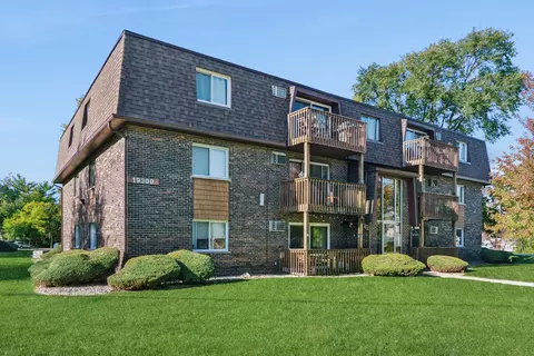 Exterior - 19300 Wolf Rd #2, Mokena, IL 60448 photo 3 of 4