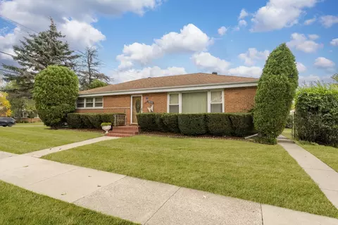 9555 Kildare Ave, Skokie, IL 60076