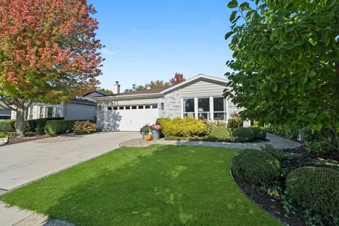 335 E Harrison St, Elmhurst, IL 60126 photo 1