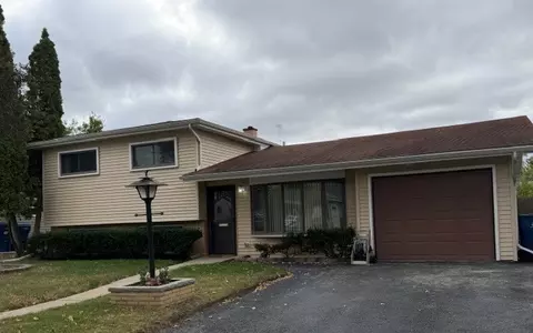 2713 Varonen Ave, Waukegan, IL 60087