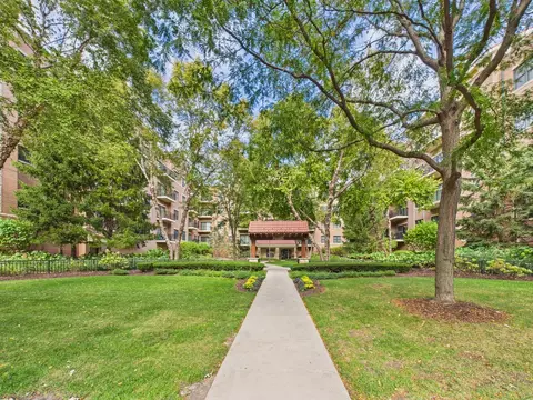 5100 W 96th St #204, Oak Lawn, IL 60453