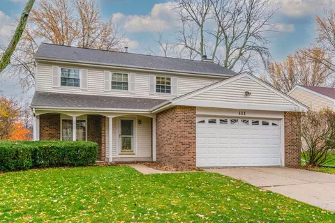 111 Midway Ln, Vernon Hills, IL 60061