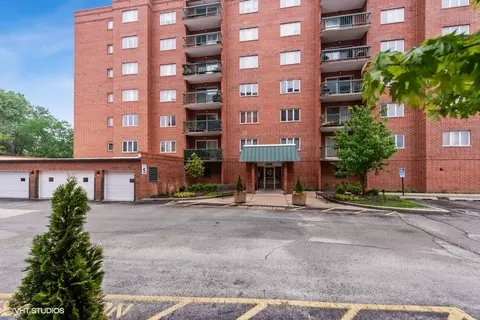 Exterior - 555 S River Rd #301, Des Plaines, IL 60016 photo 5 of 5