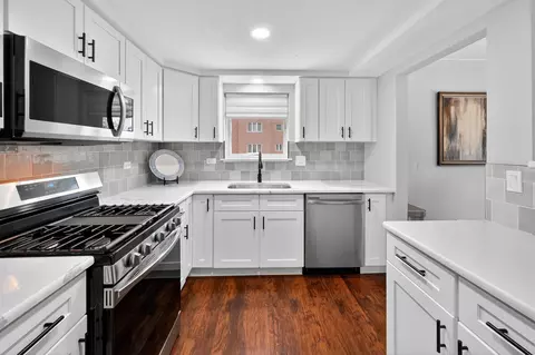 Kitchen - 555 S River Rd #301, Des Plaines, IL 60016 photo 2 of 2