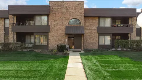 1412 N Sterling Ave #102, Palatine, IL 60067