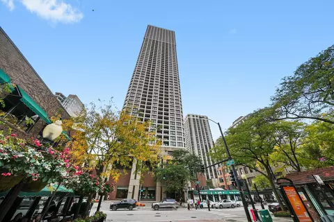 1030 N State St #39A, Chicago, IL 60610