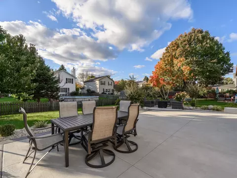 Exterior - 2008 Clematis Dr, Algonquin, IL 60102 photo 5 of 5