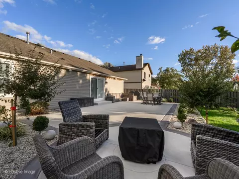 Exterior - 2008 Clematis Dr, Algonquin, IL 60102 photo 4 of 5