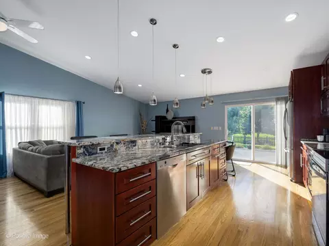 Kitchen - 2008 Clematis Dr, Algonquin, IL 60102 photo 3 of 3