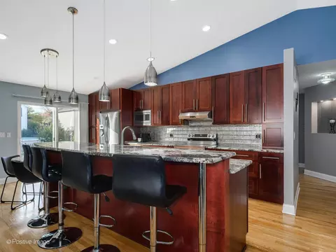 Kitchen - 2008 Clematis Dr, Algonquin, IL 60102 photo 2 of 3