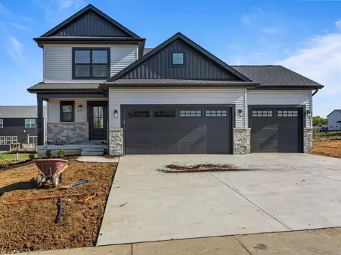 706 Wheatley Dr, Mahomet, IL 61853