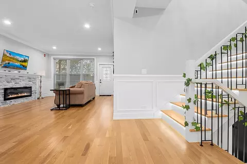 Entry Way - 7727 S Roberts Rd, Bridgeview, IL 60455 photo 2 of 5