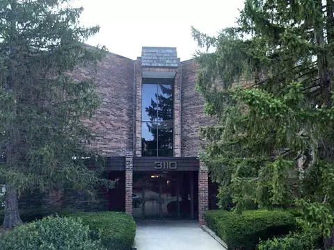 3110 Pheasant Creek Dr #206, Northbrook, IL 60062
