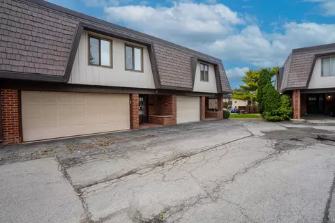 4 Cour La Salle Ct, Palos Hills, IL 60465
