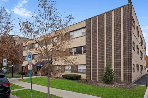 222 Washington Blvd #101, Oak Park, IL 60302