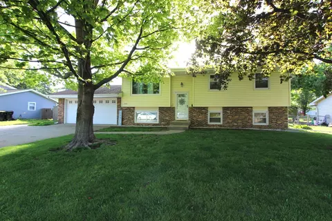 104 S Parkside Rd, Normal, IL 61761