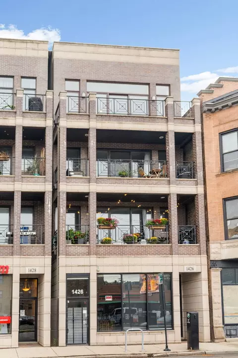 1426 W Irving Park Rd #4, Chicago, IL 60613