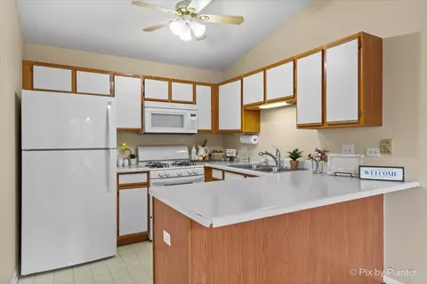 Kitchen - 1023 Berkshire Ct #C, Elgin, IL 60120 photo 1 of 2