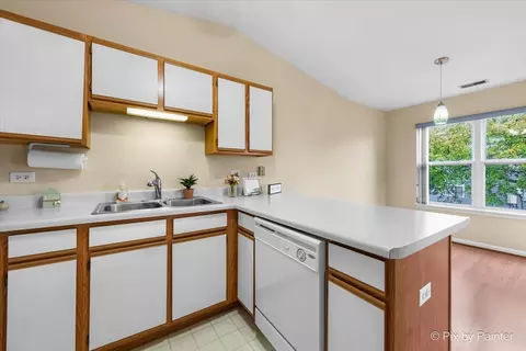Kitchen - 1023 Berkshire Ct #C, Elgin, IL 60120 photo 2 of 2