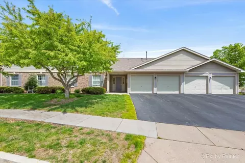 1023 Berkshire Ct #C, Elgin, IL 60120