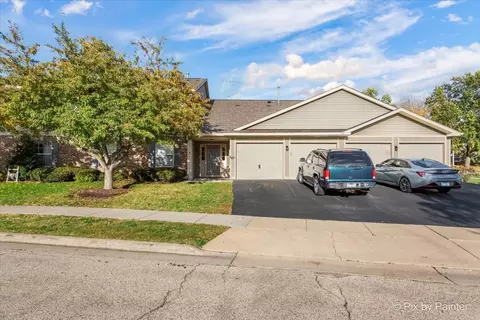 Exterior - 1023 Berkshire Ct #C, Elgin, IL 60120 photo 4 of 8