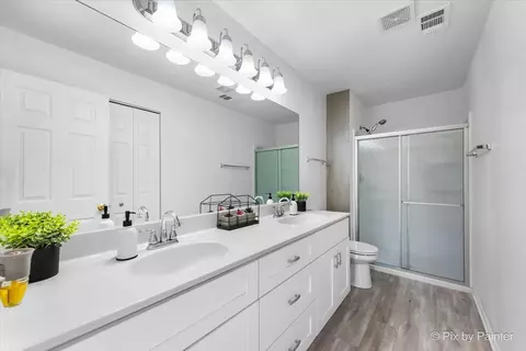 Bath - 1023 Berkshire Ct #C, Elgin, IL 60120 photo 1 of 2