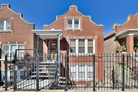 2140 W 23rd St, Chicago, IL 60608