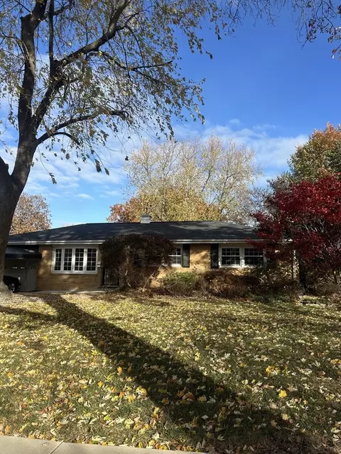 9 Hawthorne Dr, Normal, IL 61761
