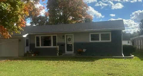 303 E Green St, Le Roy, IL 61752