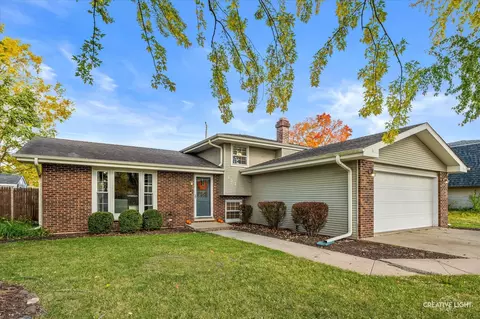123 Heritage Dr, Minooka, IL 60447
