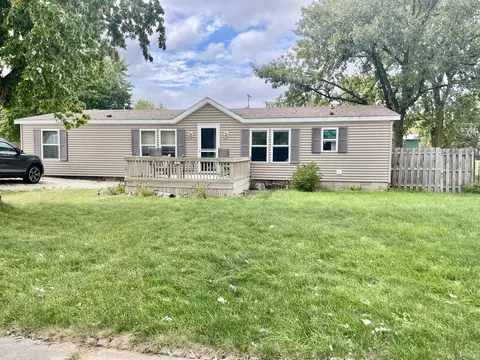 11 Willow St, Dewey, IL 61840