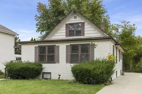 25 E Parkside Ave, Lombard, IL 60148