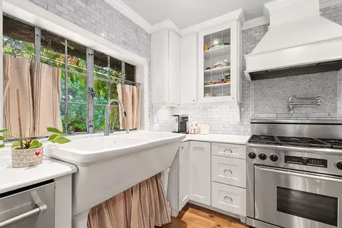 Kitchen - 701 E 7th St, Lockport, IL 60441 photo 2 of 4