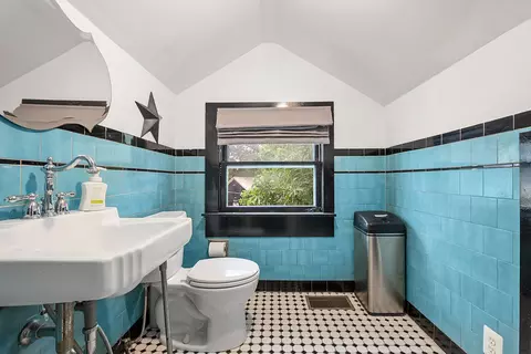 Bath - 701 E 7th St, Lockport, IL 60441 photo 2 of 2