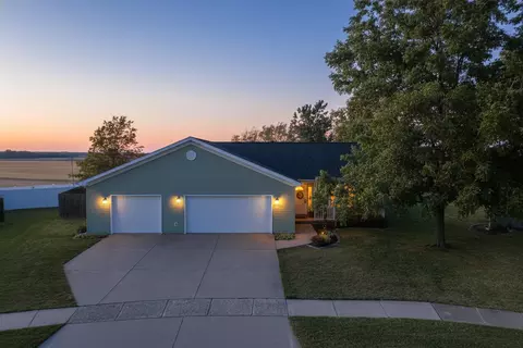 2223 Bracebridge Rd, Bloomington, IL 61705