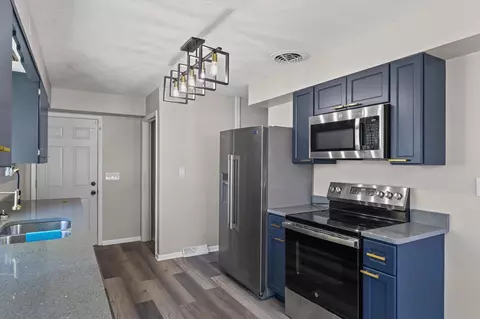 Kitchen - 731 Dale St, Normal, IL 61761 photo 2 of 4