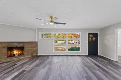 Living - 731 Dale St, Normal, IL 61761 photo 3 of 4