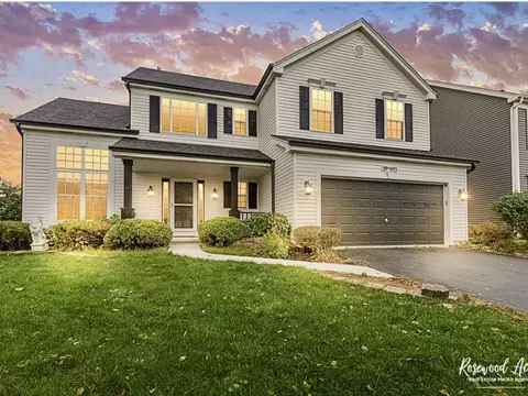 39 W093 Shannon Sq, Geneva, IL 60134