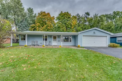 13 Poplar Pl, North Aurora, IL 60542