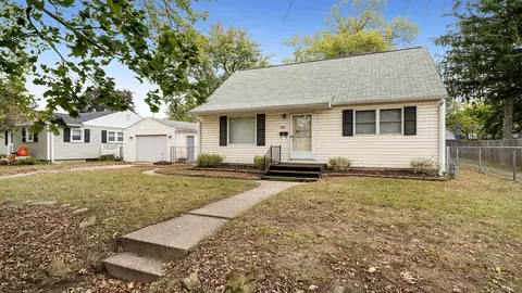 240 W Renrose Ave, Loves Park, IL 61111