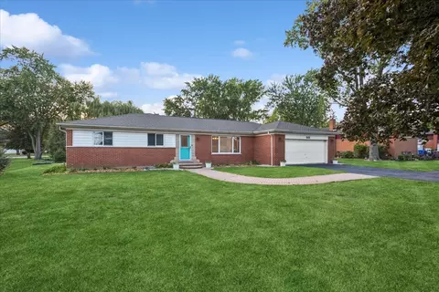 512 S Busse Rd, Mount Prospect, IL 60056