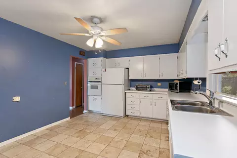 Kitchen - 1027 Central Ave, Deerfield, IL 60015 photo 4 of 4