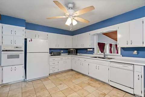 Kitchen - 1027 Central Ave, Deerfield, IL 60015 photo 3 of 4