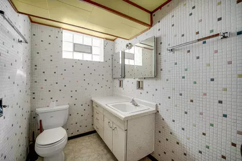 Bath - 7106 W Devon Ave, Chicago, IL 60631 photo 2 of 2