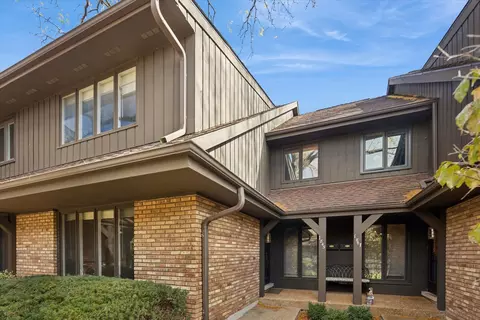 1845 Mission Hills Ln, Northbrook, IL 60062
