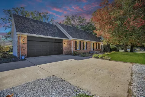 10 Dunlap Woods, Sidney, IL 61877