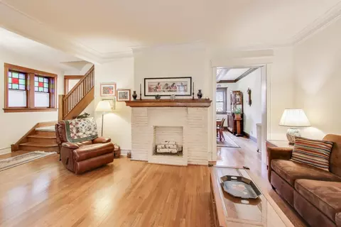 Living - 5247 N Wayne Ave, Chicago, IL 60640 photo 2 of 3